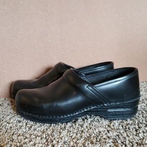 Black Danskos